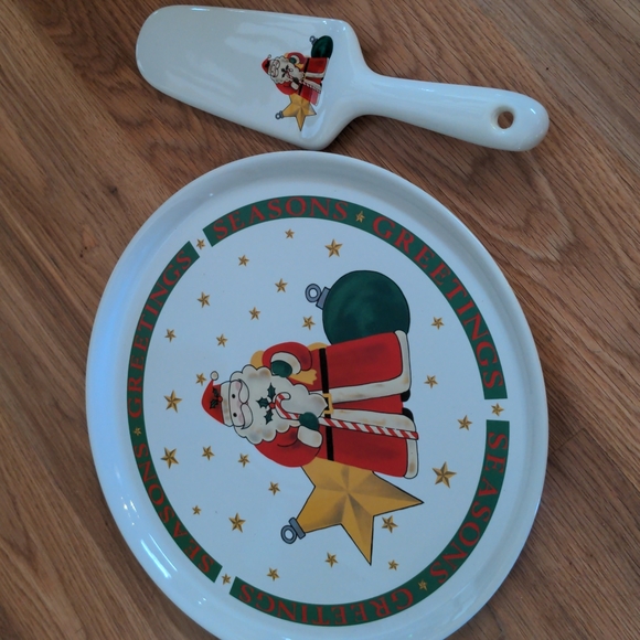 Christmas Classics Cake Plate with Server - Picture 2 of 7
